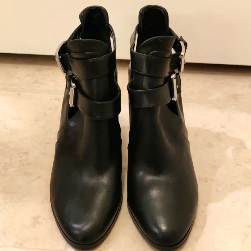 Michael Michael Kors Walden Black leather ankle, buckle boots sz 7 M - Picture 1 of 12